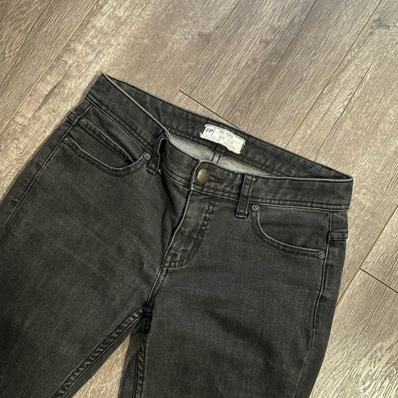 Free People Womens Destroyed Skinny Fit Jeans, Style # OB464920 size 27 - Picture 3 of 6